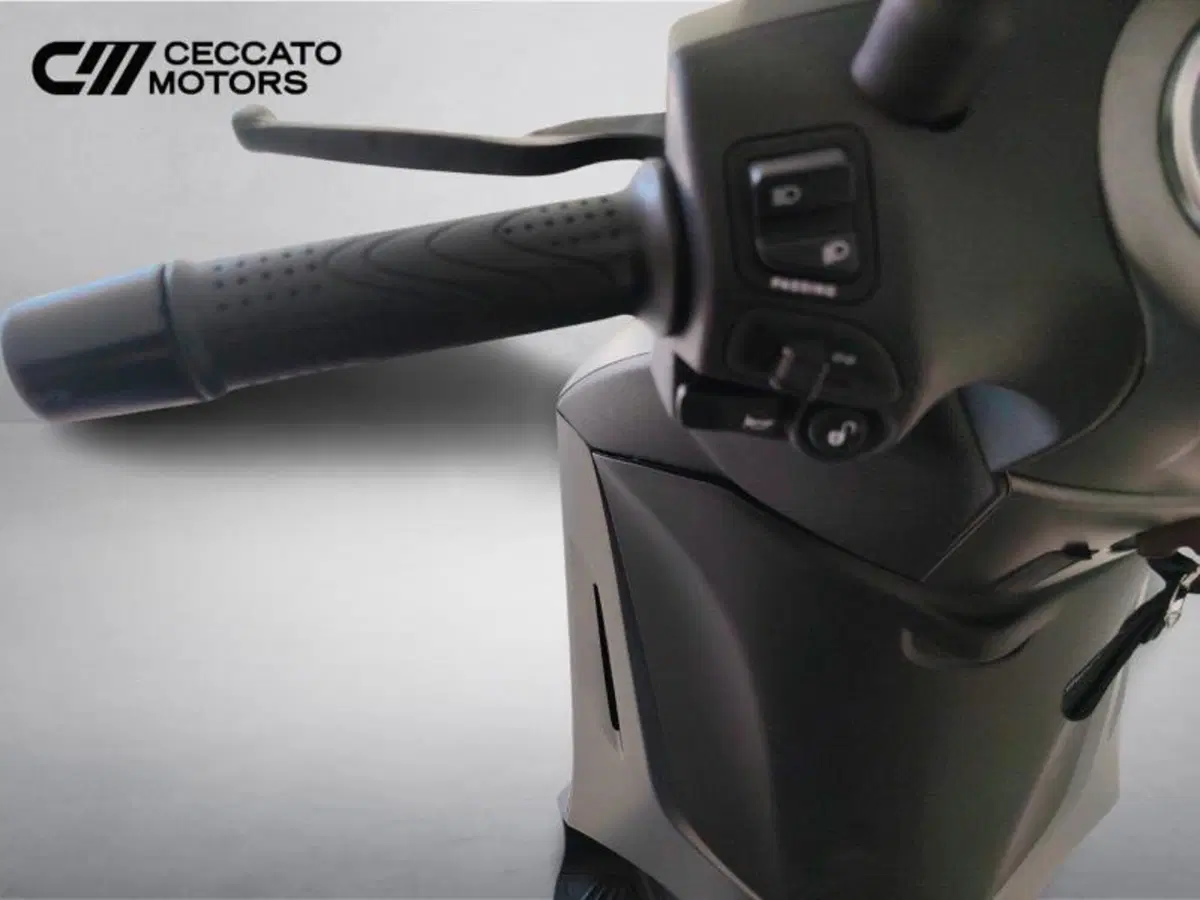Piaggio Beverly 300 S i.e. ABS-ASR (2016 - 20) (10)