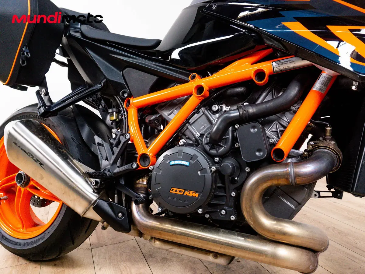 KTM 1290 Super Duke R (2019) (5)