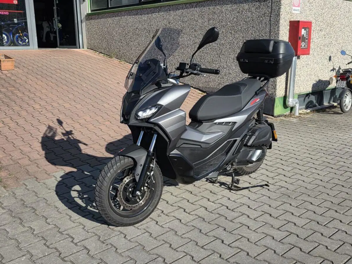 Aprilia SR GT 200 (2025 - 26)