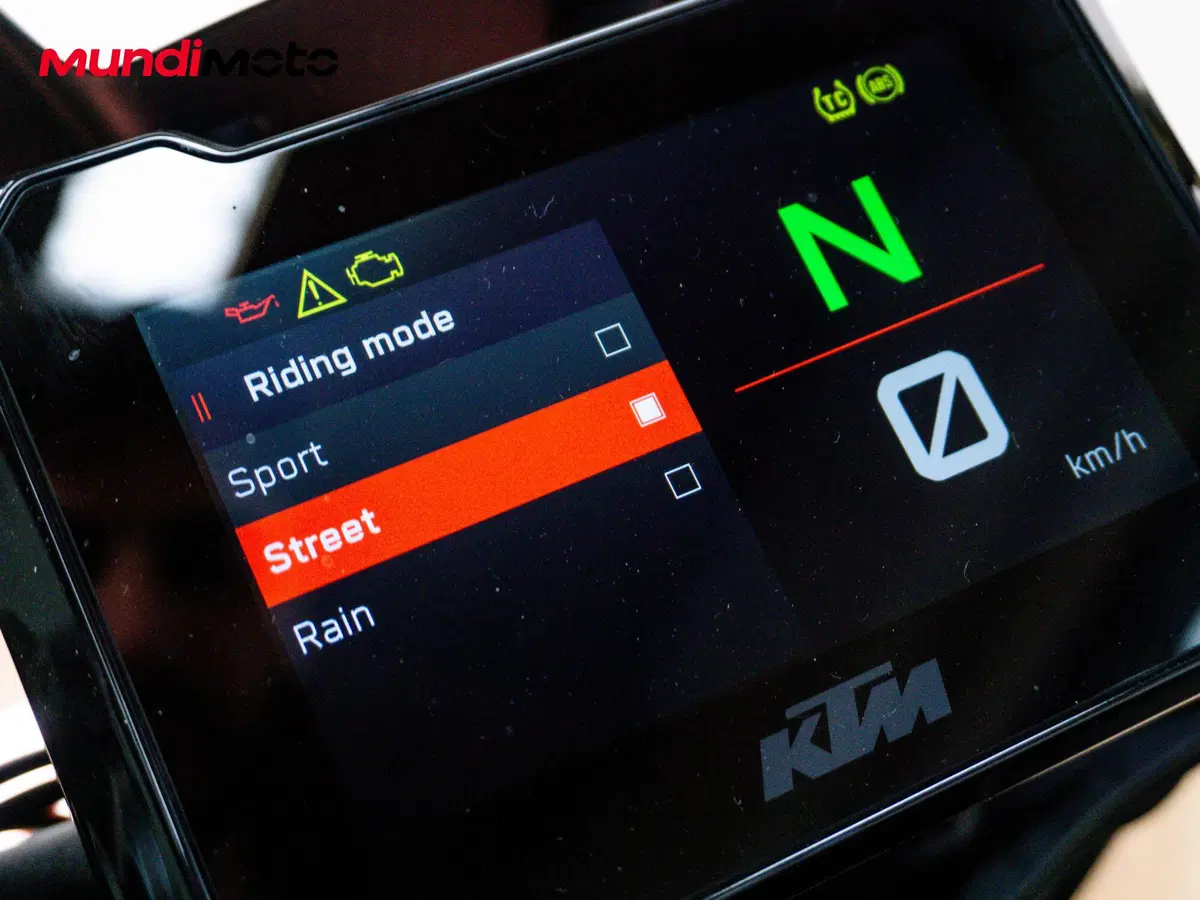 KTM 1290 Super Duke R (2019) (15)