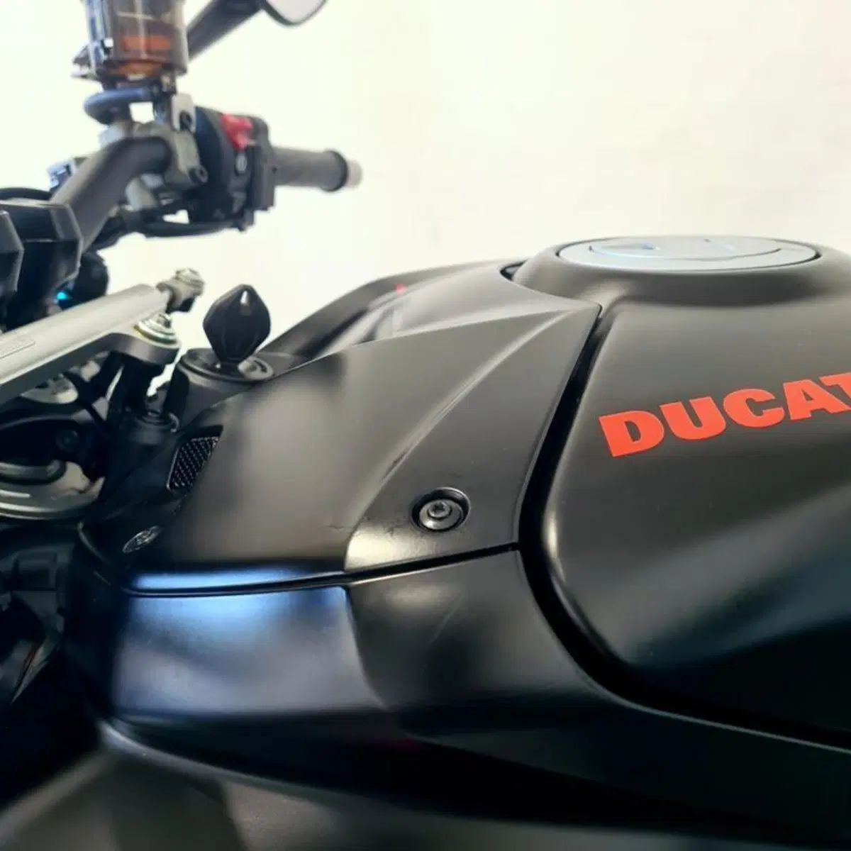Ducati Streetfighter V4 S (2023 - 24) (10)
