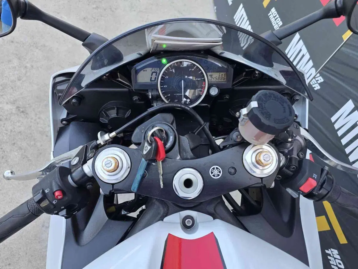 Yamaha YZF R6 (2006 - 07) (10)