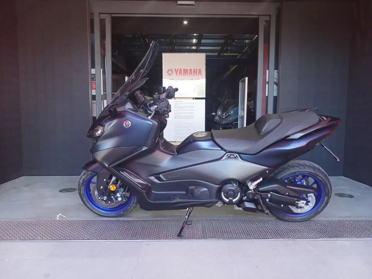 Yamaha T-Max 560 (2022 - 24) (2)