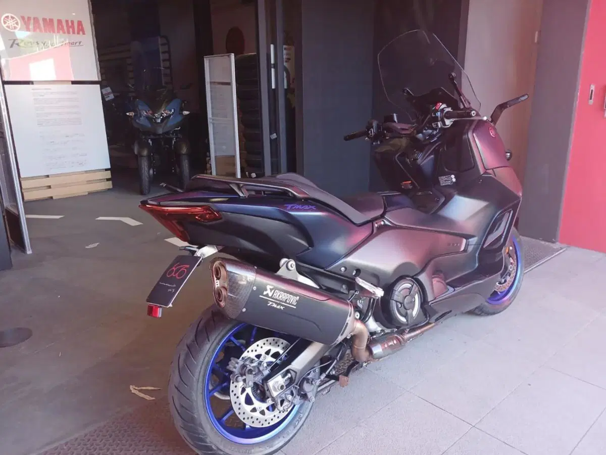 Yamaha T-Max 560 (2022 - 24) (4)