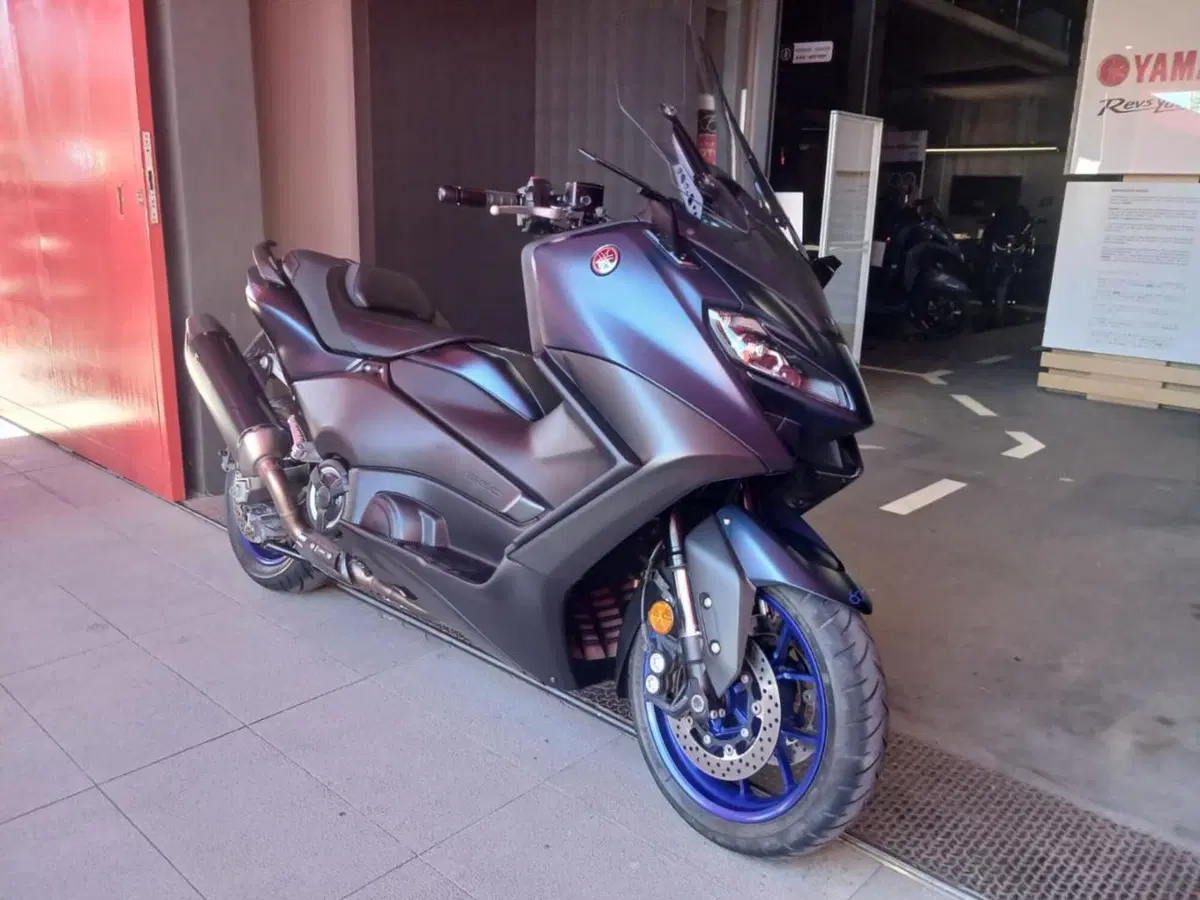 Yamaha T-Max 560 (2022 - 24) (3)