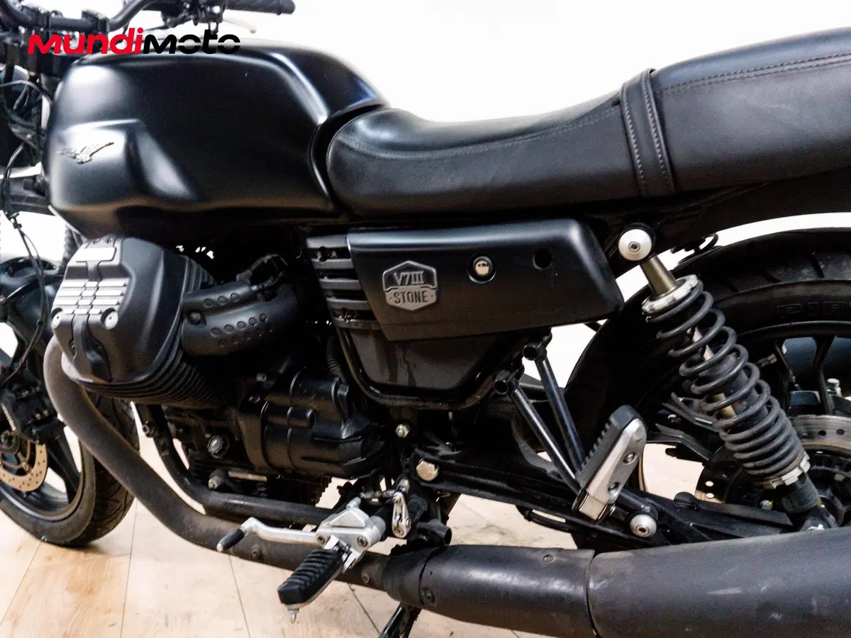 Moto Guzzi V7 III Stone (2017 - 20) (10)