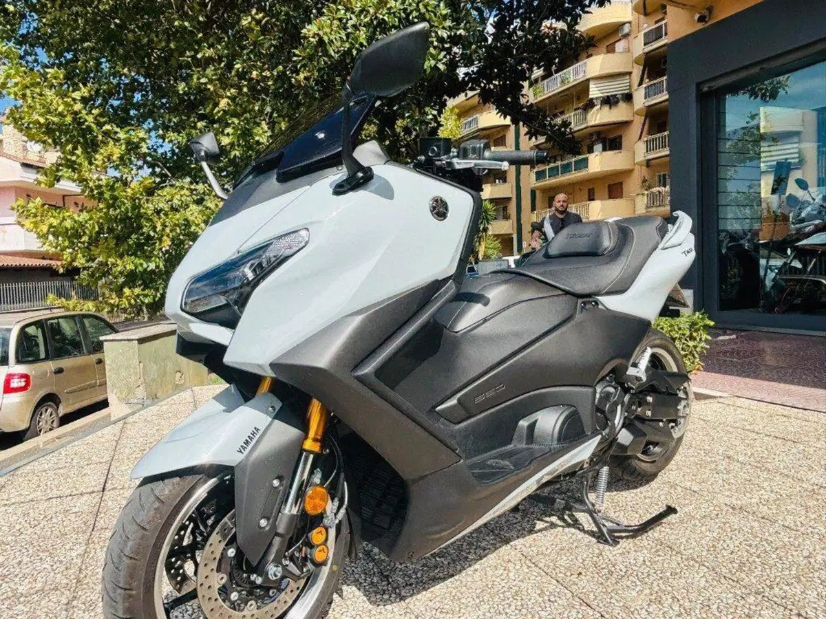 Yamaha T-Max 560 Tech Max (2025 - 26) (9)