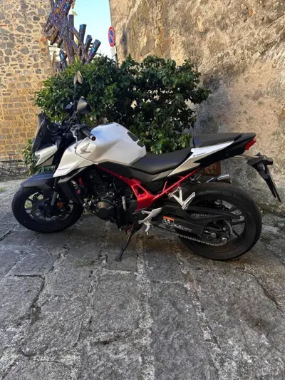Honda CB 750 Hornet (2025) usata