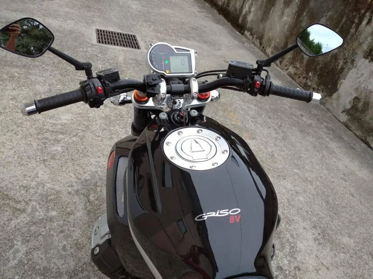 Moto Guzzi Griso 1200 8V (2007 - 12) (5)