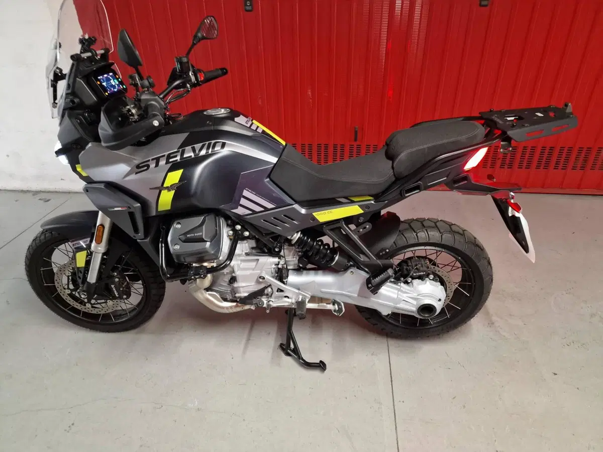 Moto Guzzi Stelvio (2024 - 26)