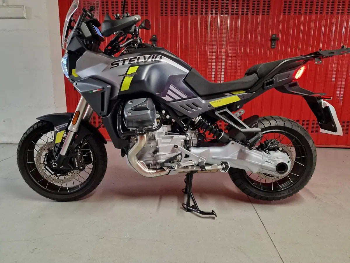 Moto Guzzi Stelvio (2024 - 26) (2)