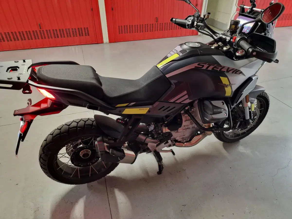 Moto Guzzi Stelvio (2024 - 26) (4)