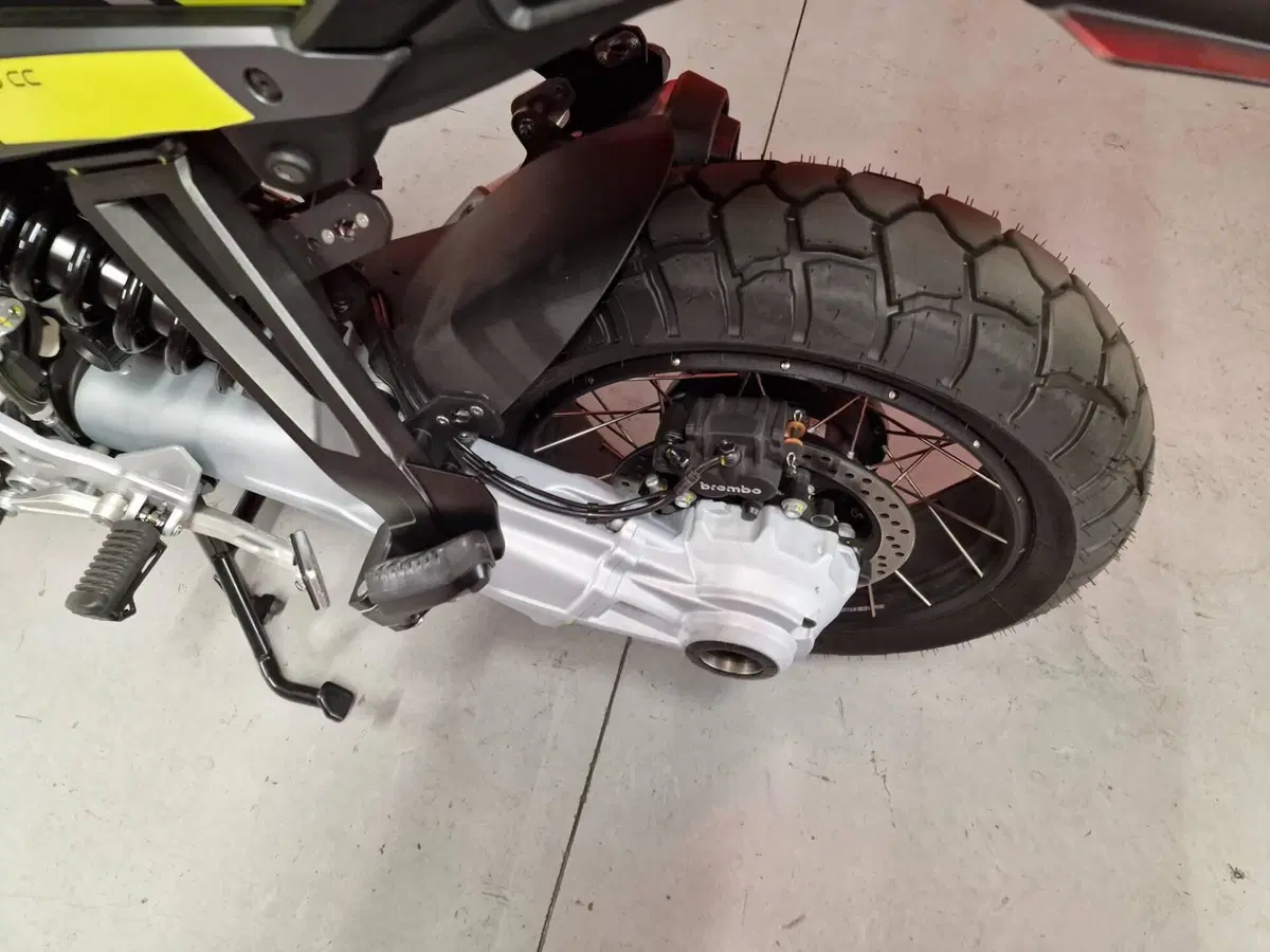 Moto Guzzi Stelvio (2024 - 26) (6)