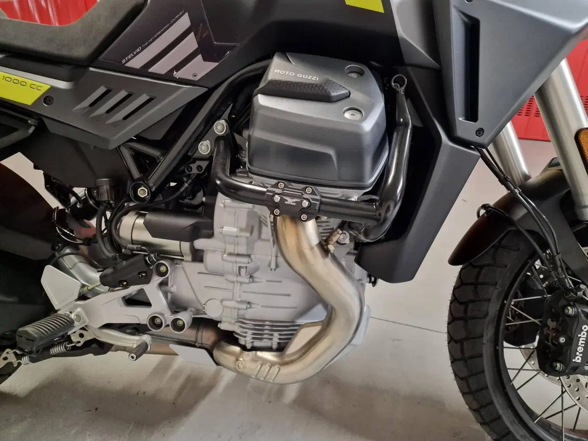 Moto Guzzi Stelvio (2024 - 26) (7)
