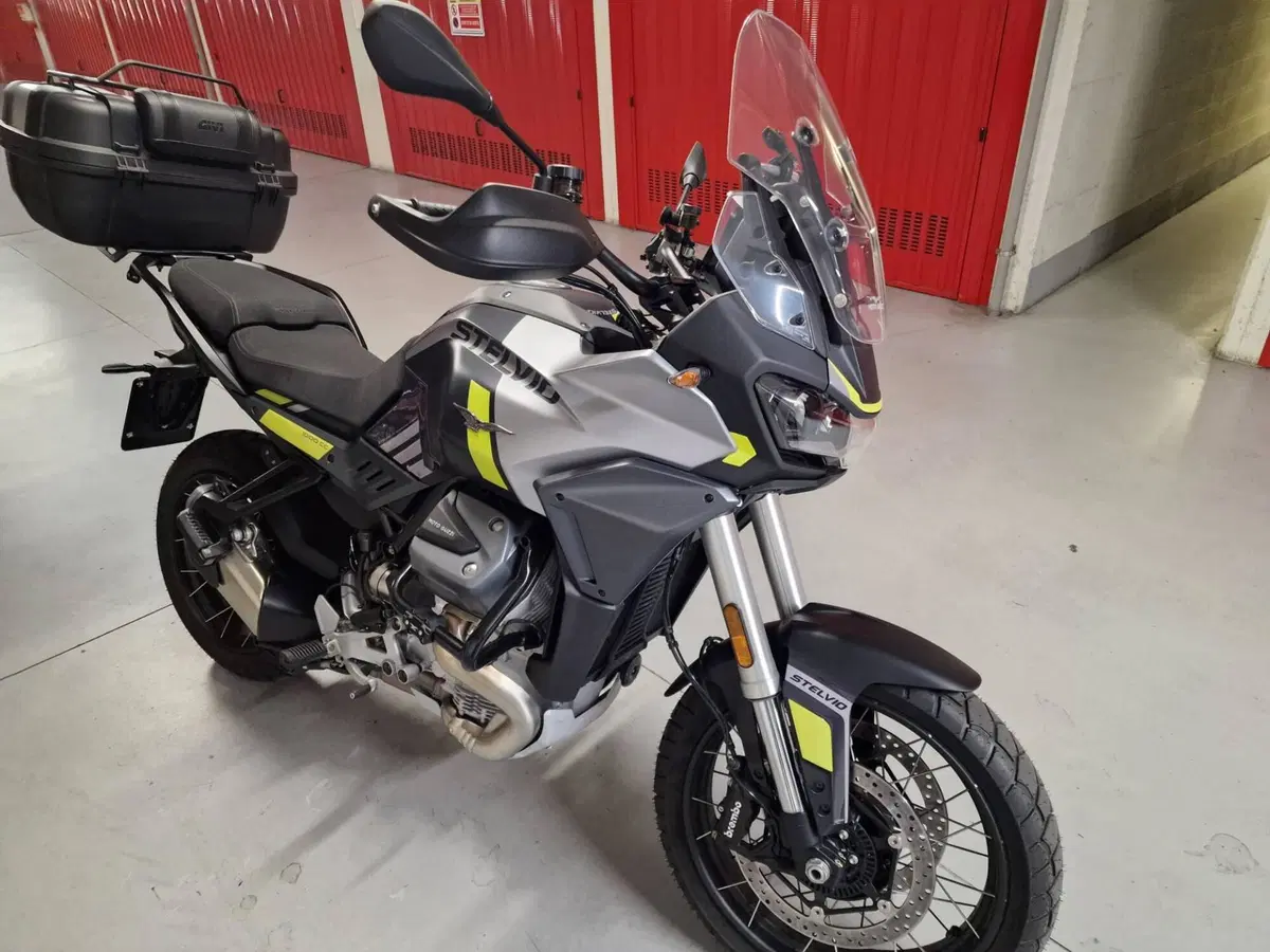 Moto Guzzi Stelvio (2024 - 26) (8)