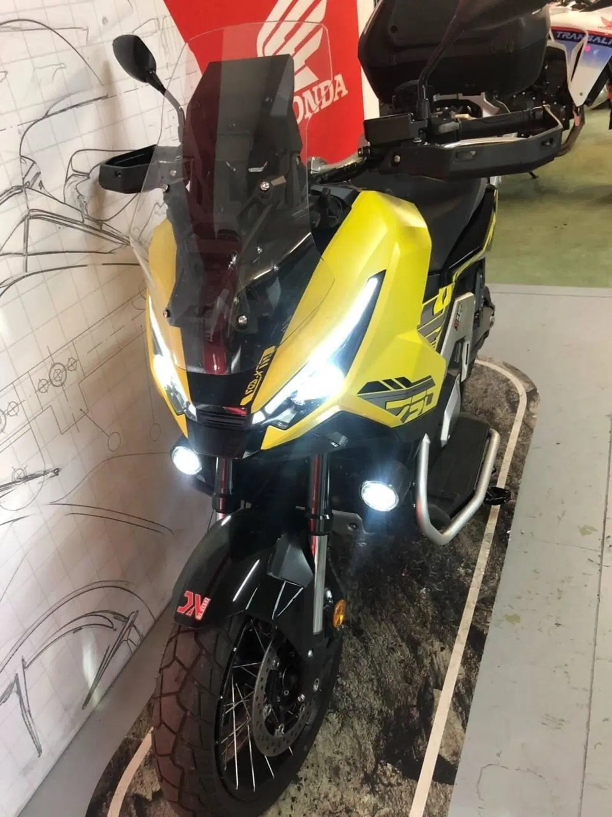 Honda X-ADV 750 (2025 - 27) (5)