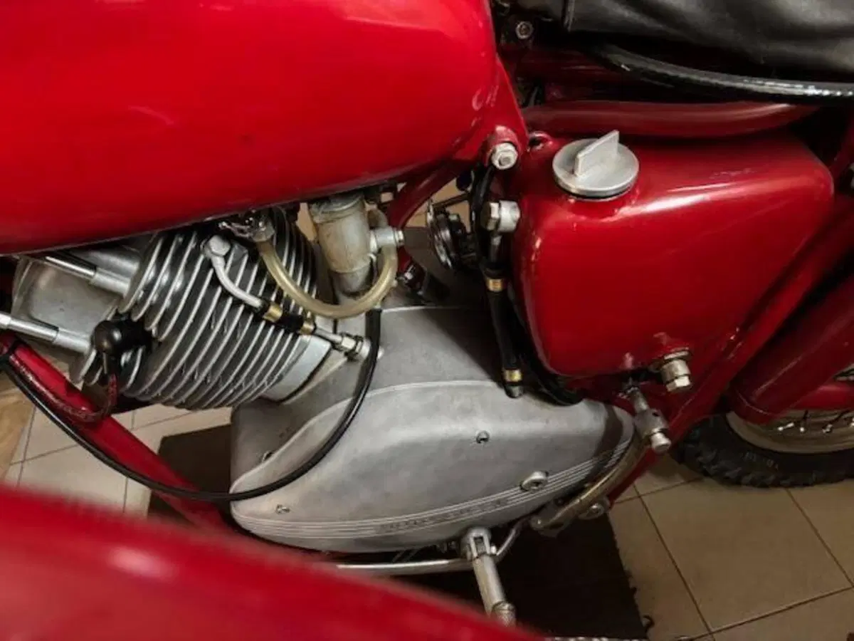 Moto Guzzi lodola regolarita' (5)