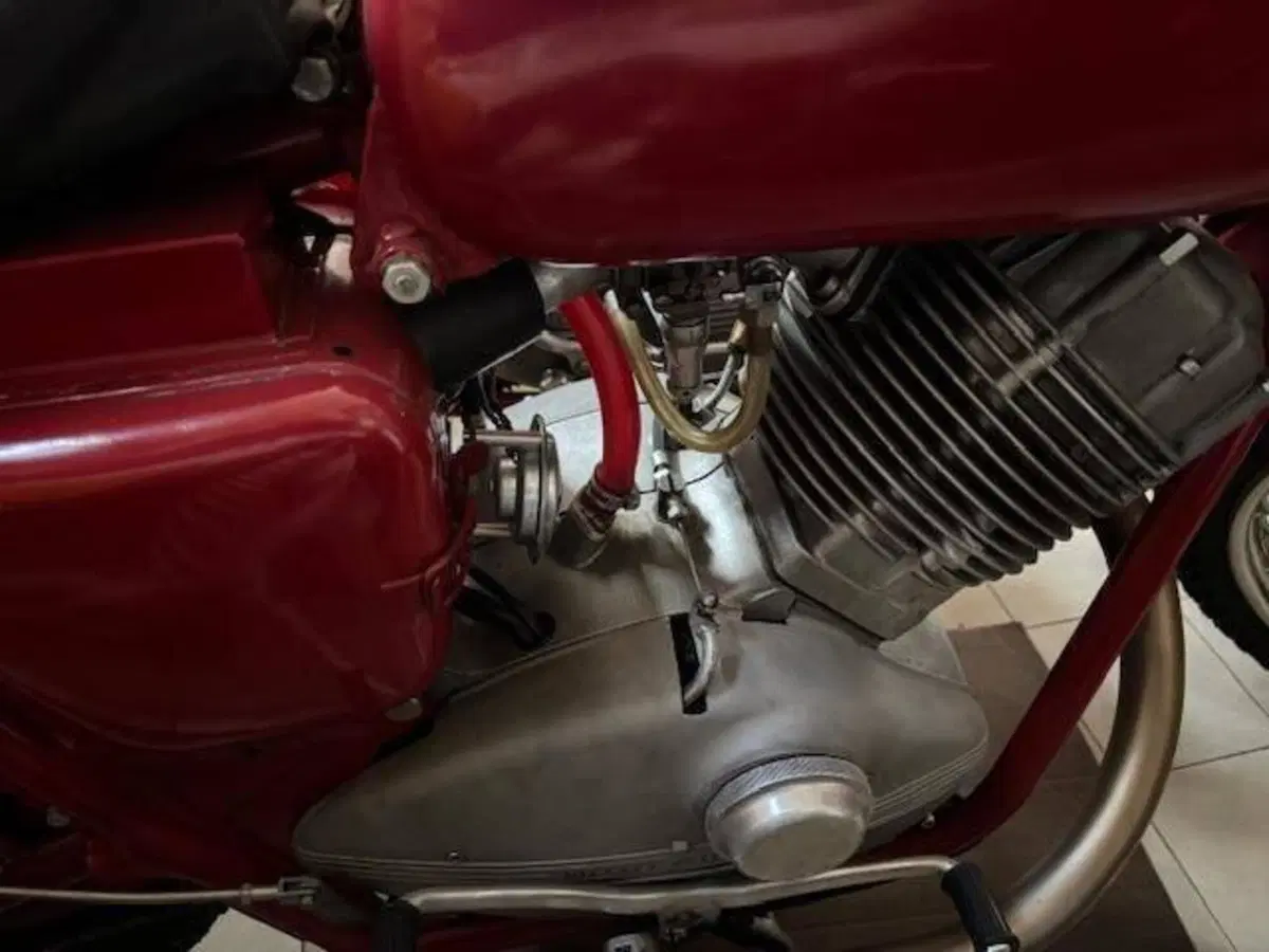 Moto Guzzi lodola regolarita' (9)