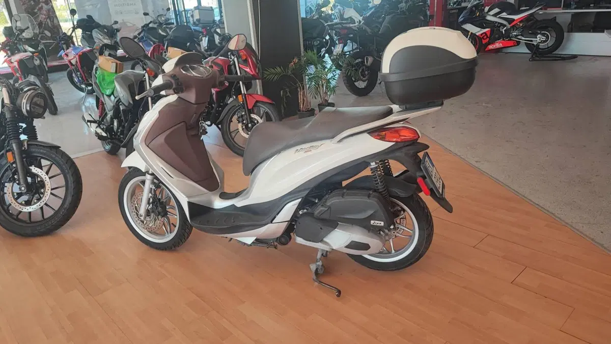 Piaggio Medley 125 S ABS (2016 - 19) (2)