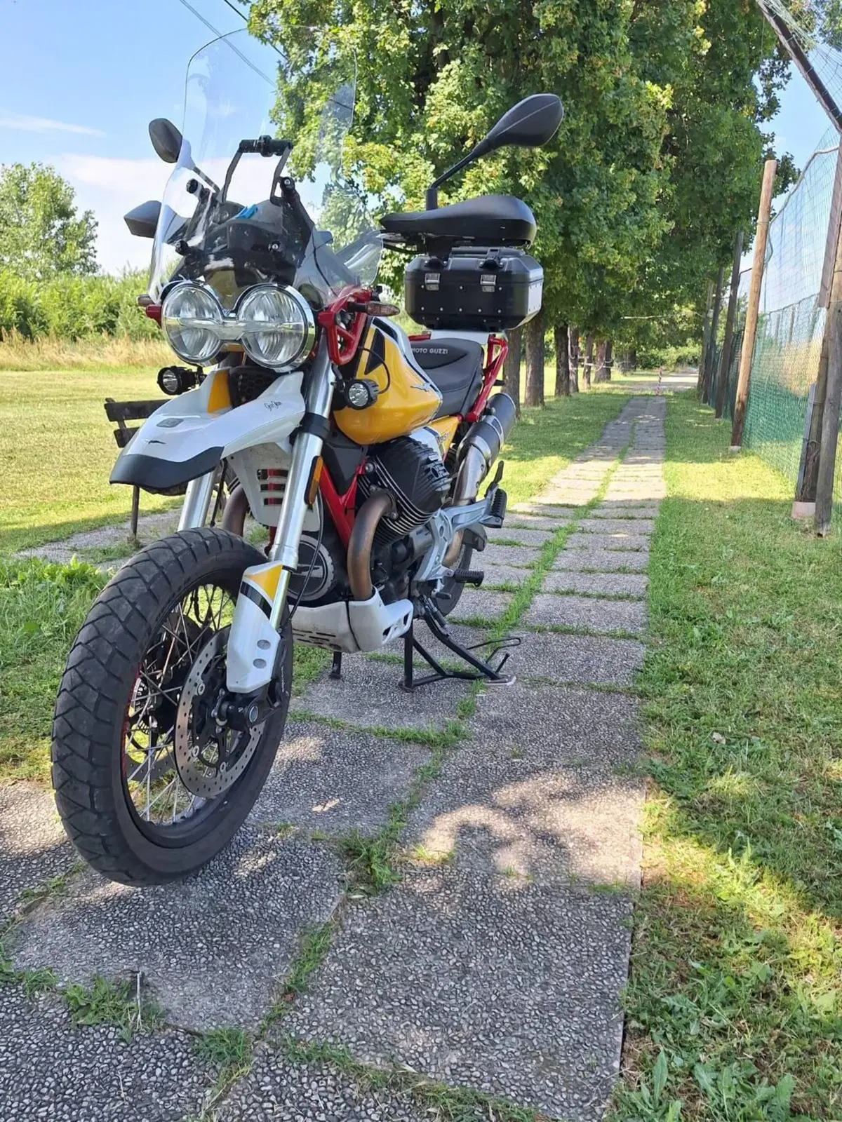 Moto Guzzi V85 TT Evocative Graphics (2019 - 20) (3)