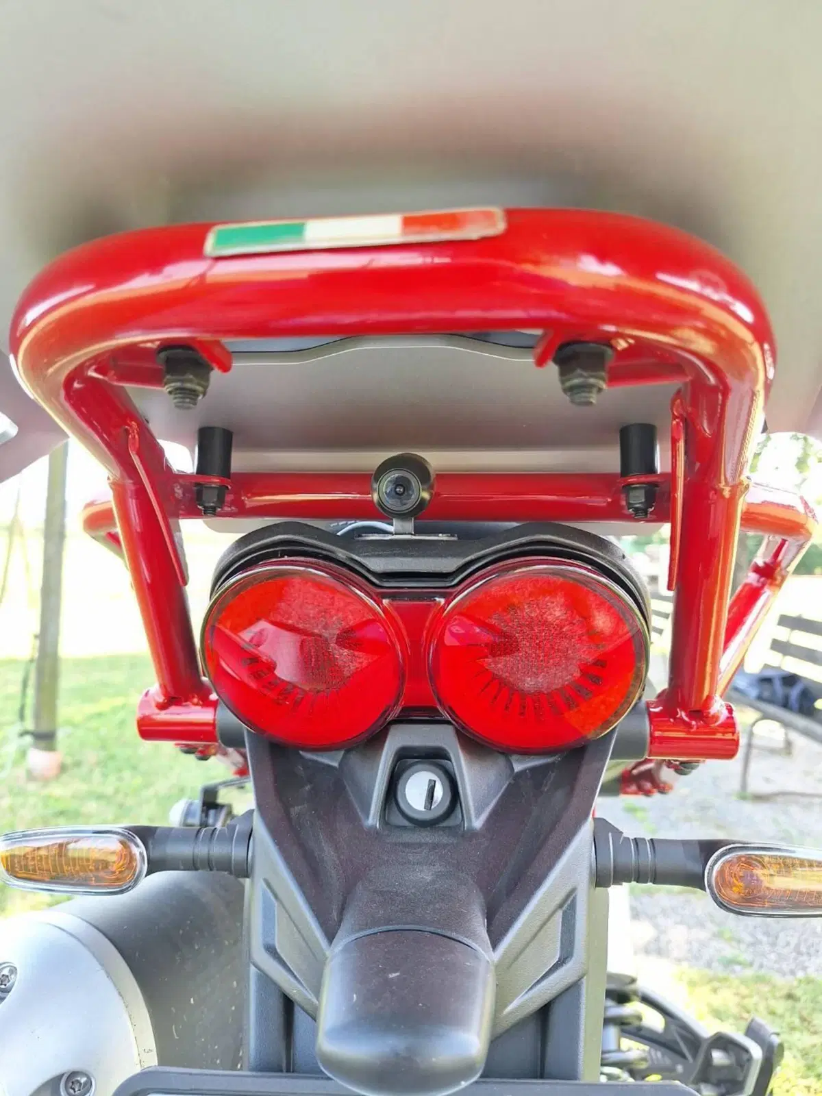 Moto Guzzi V85 TT Evocative Graphics (2019 - 20) (4)