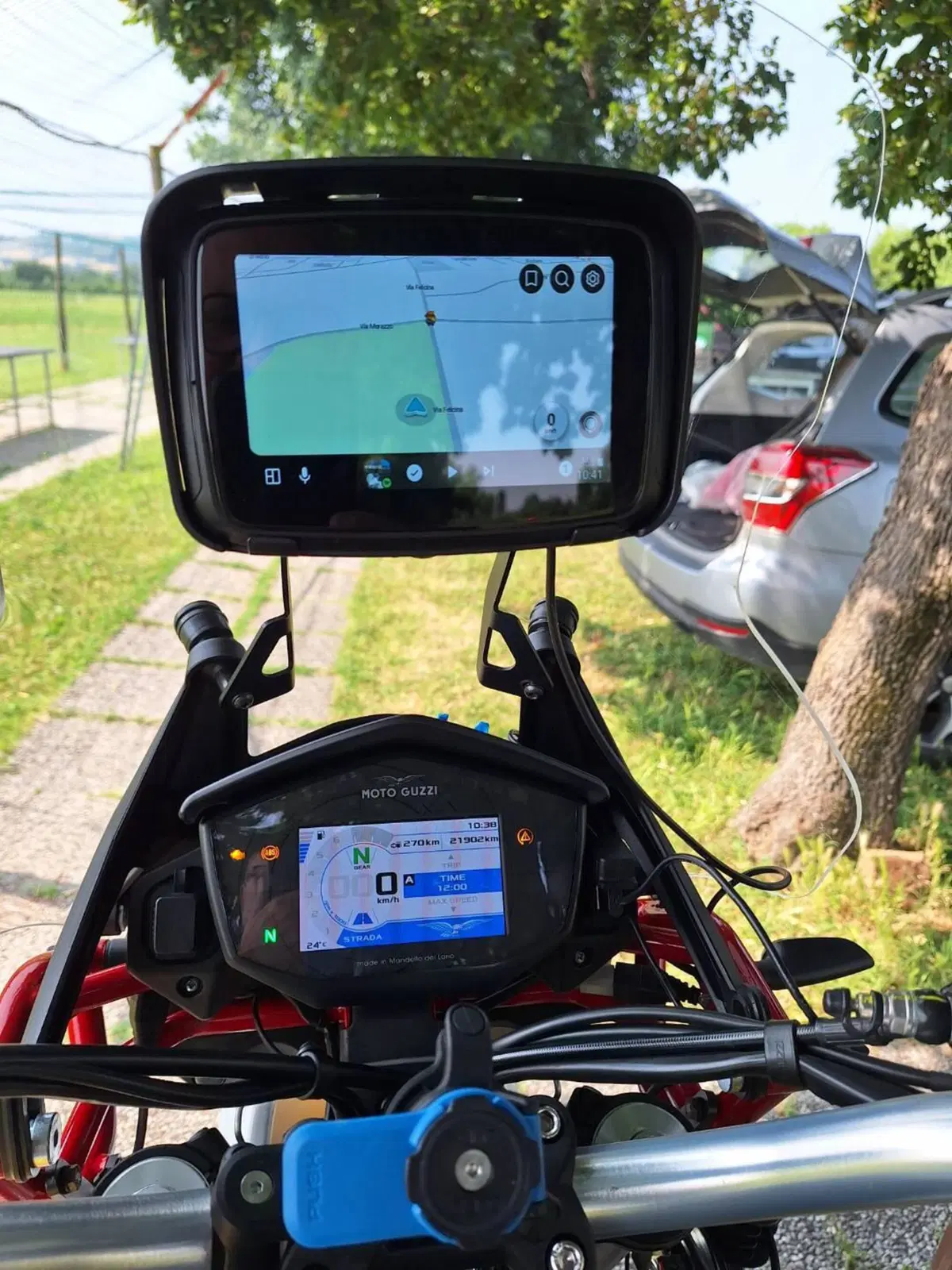 Moto Guzzi V85 TT Evocative Graphics (2019 - 20) (5)