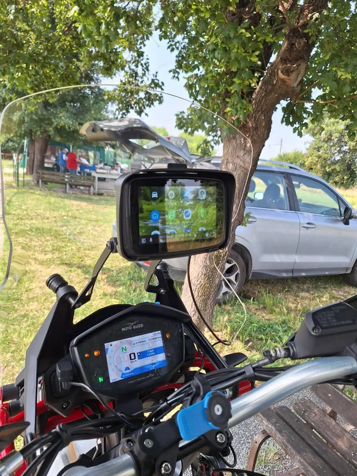 Moto Guzzi V85 TT Evocative Graphics (2019 - 20) (6)