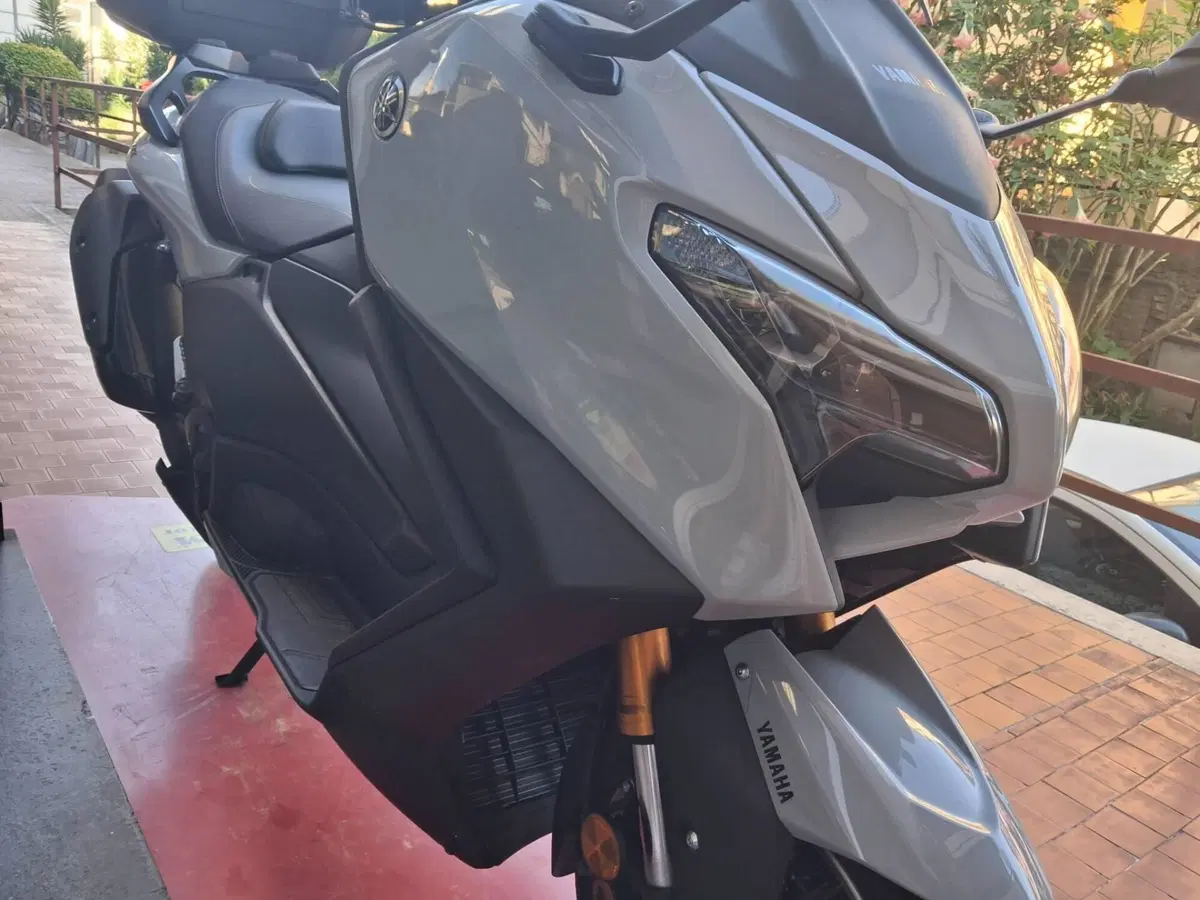 Yamaha T-Max 560 Tech Max (2025 - 26) (2)