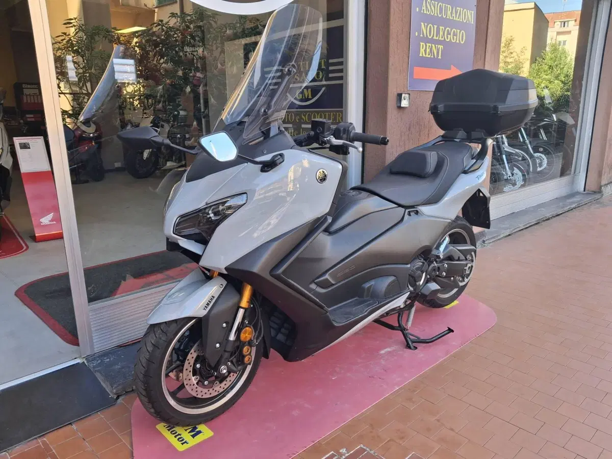 Yamaha T-Max 560 Tech Max (2025 - 26)
