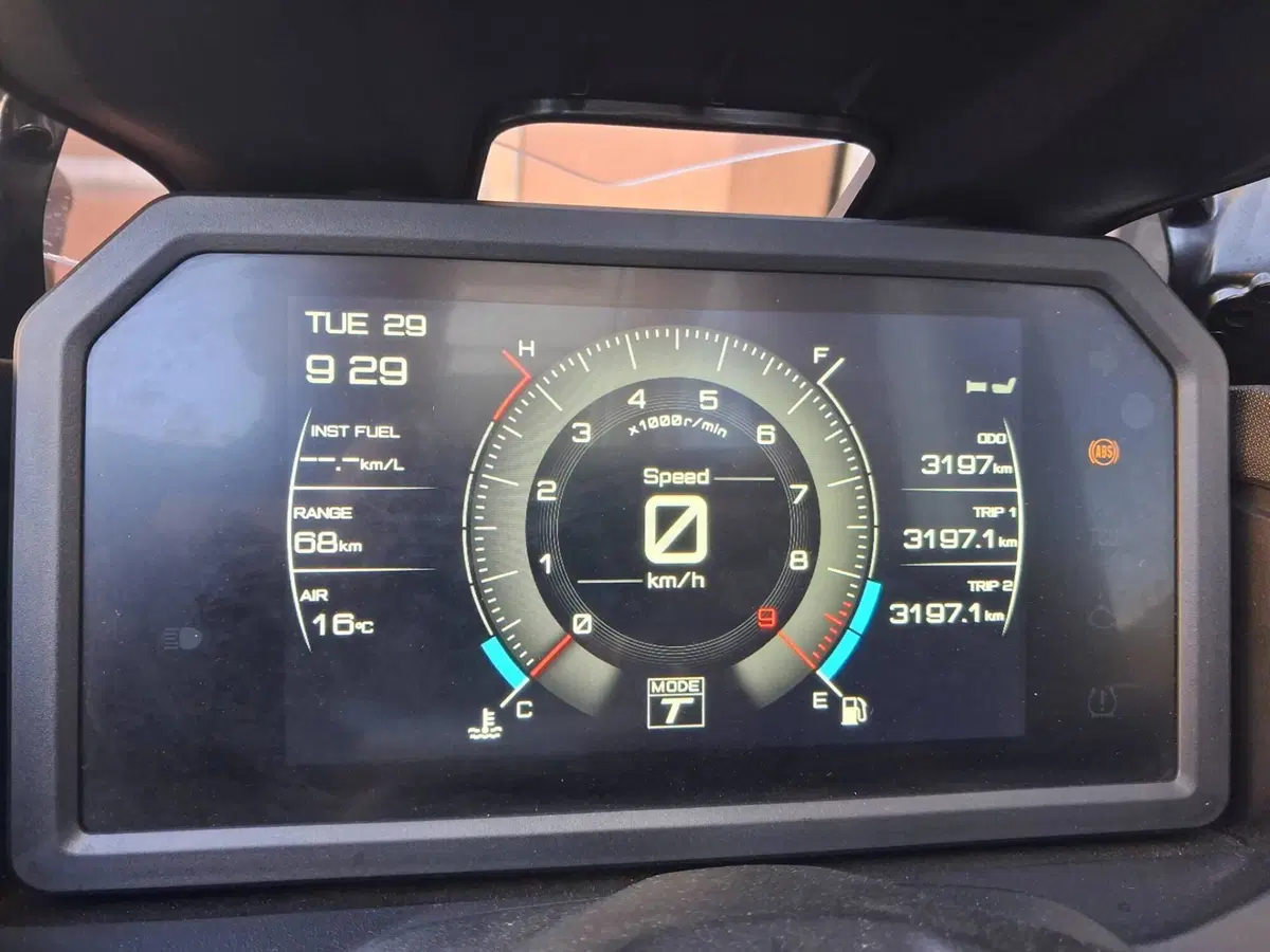 Yamaha T-Max 560 Tech Max (2025 - 26) (3)