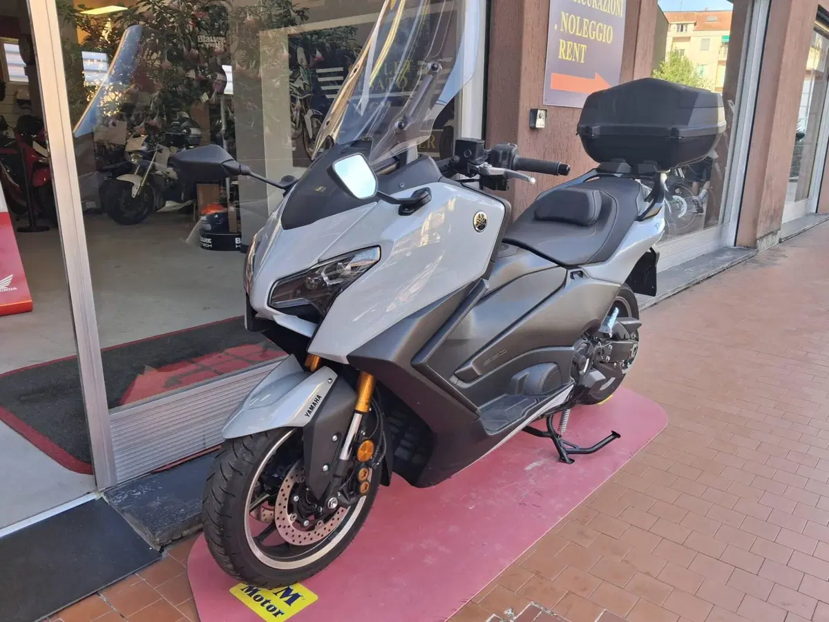 Yamaha T-Max 560 Tech Max (2025 - 26) (4)
