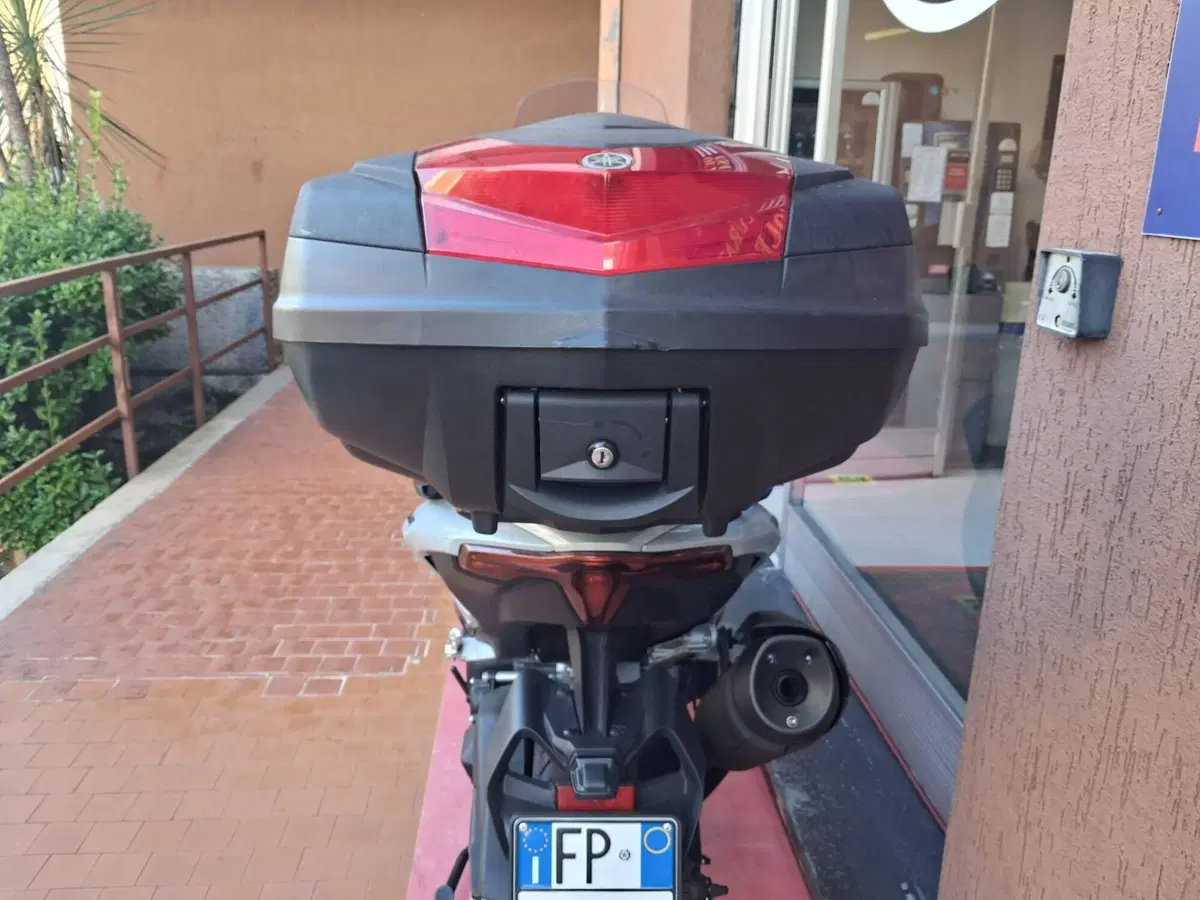 Yamaha T-Max 560 Tech Max (2025 - 26) (6)