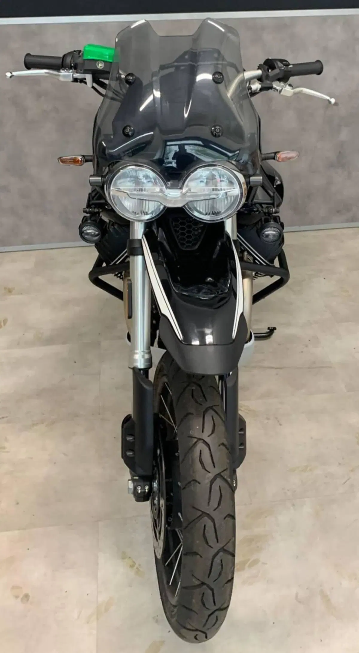 Moto Guzzi V85 TT Guardia d'Onore (2022 - 23) (2)
