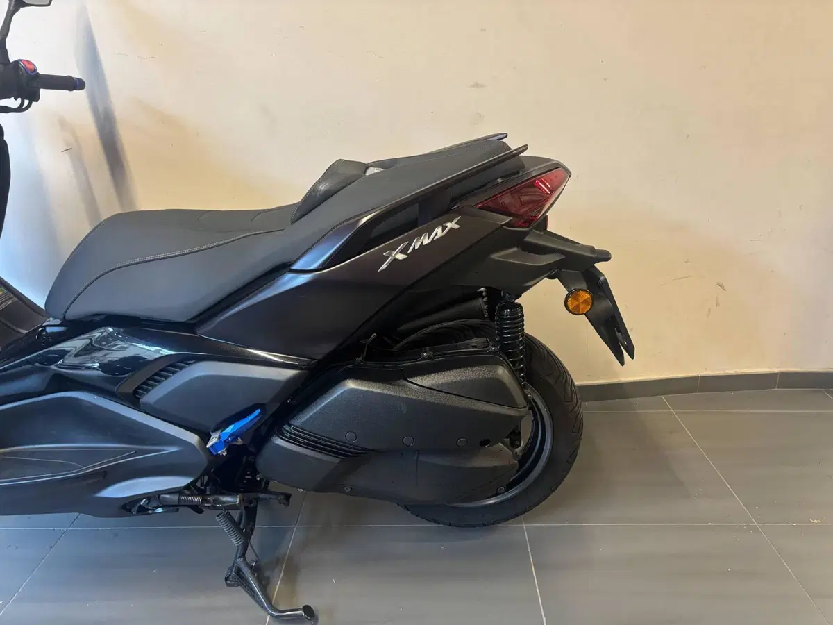 Yamaha X-Max 300 Tech Max (2025 - 26) (3)