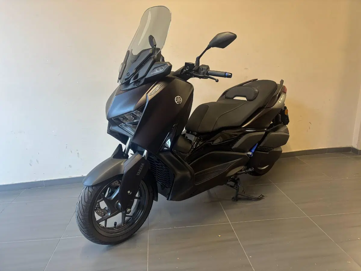 Yamaha X-Max 300 Tech Max (2025 - 26) (4)