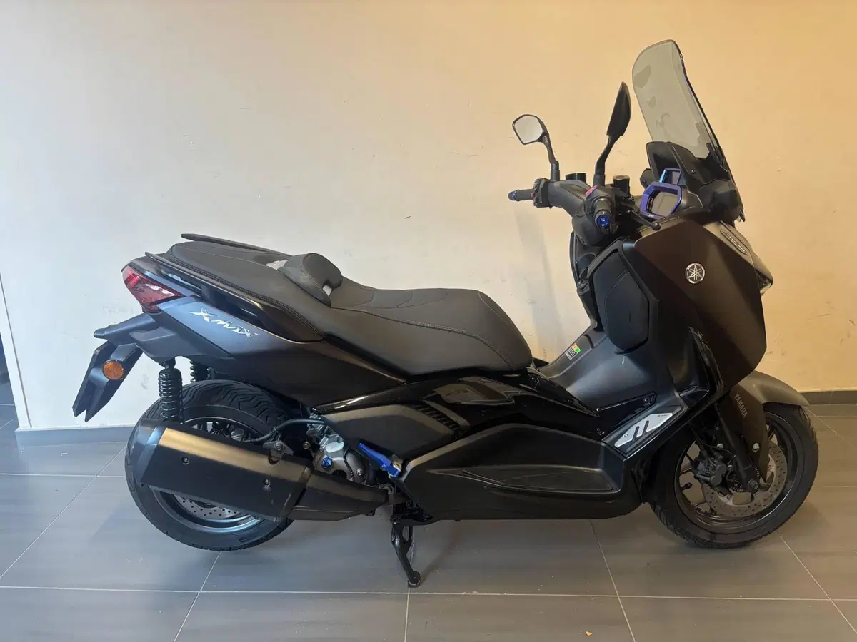 Yamaha X-Max 300 Tech Max (2025 - 26) (6)