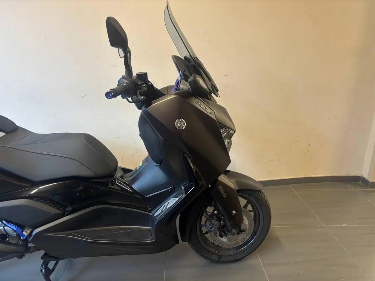 Yamaha X-Max 300 Tech Max (2025 - 26) (8)