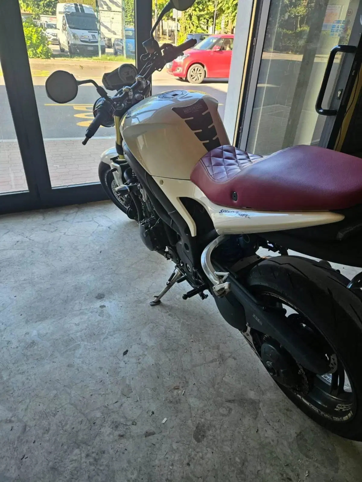 Triumph Speed Triple 1050 (2011 - 13) (2)