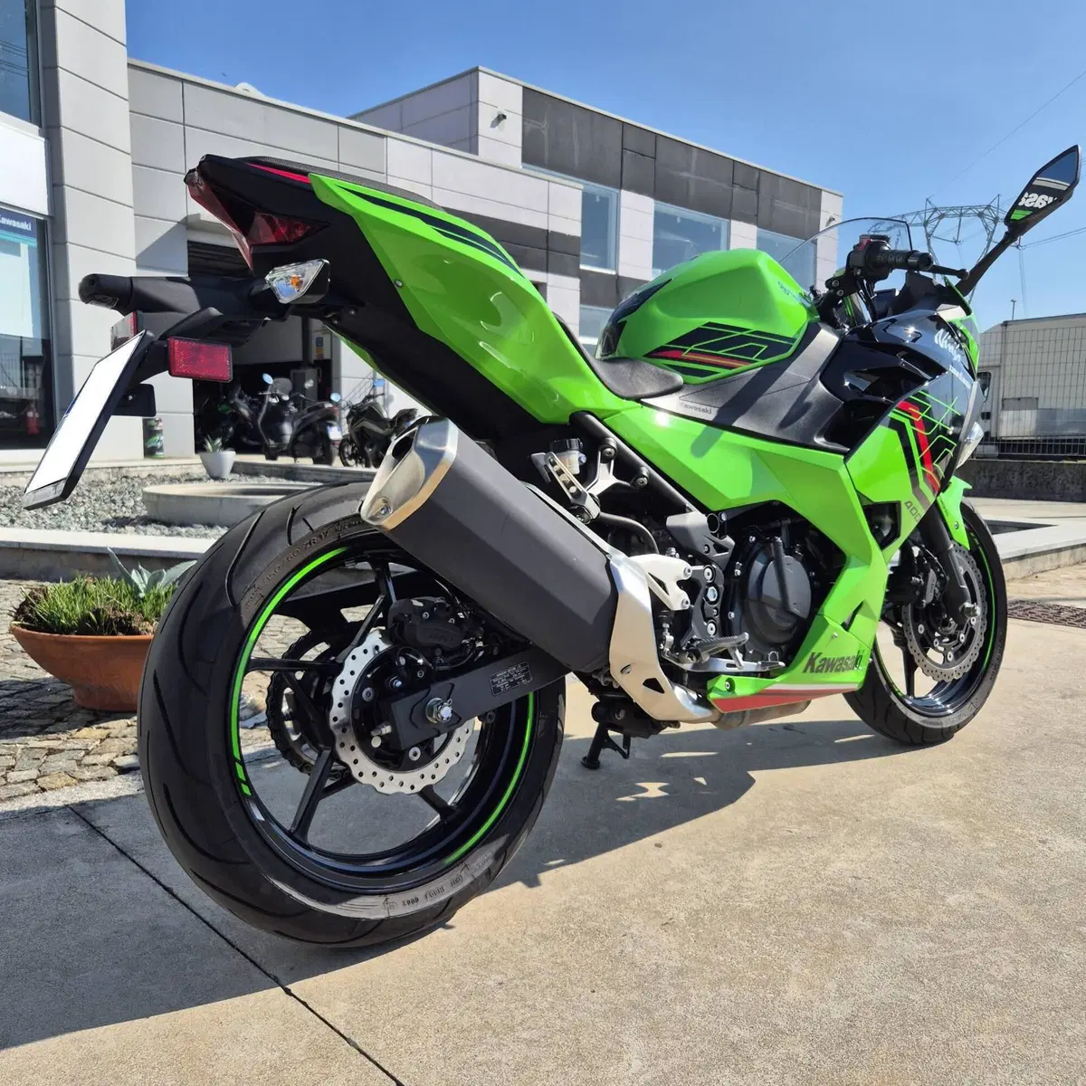 Kawasaki Ninja 400 (2023) (2)