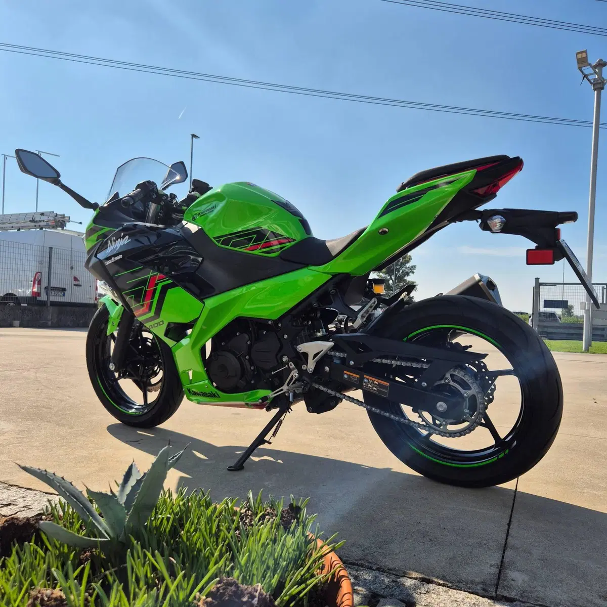 Kawasaki Ninja 400 (2023) (3)
