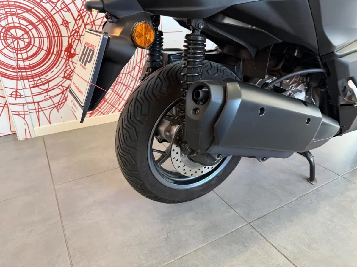 Yamaha X-Max 300 (2021 - 24) (11)