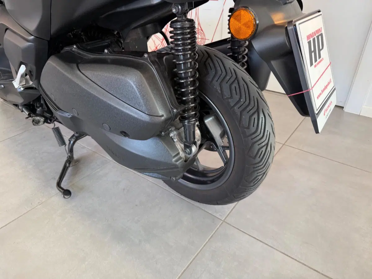 Yamaha X-Max 300 (2021 - 24) (15)