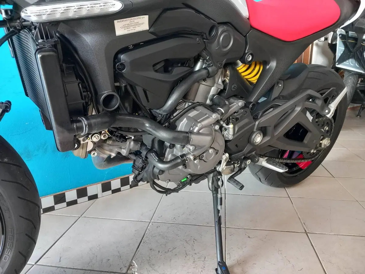 Ducati Monster 937 + (2021 - 25) (10)