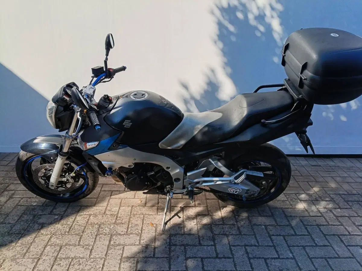 Suzuki GSR 600 (2006 - 11) (2)