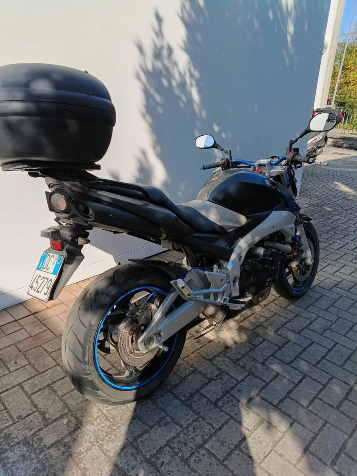 Suzuki GSR 600 (2006 - 11) (4)