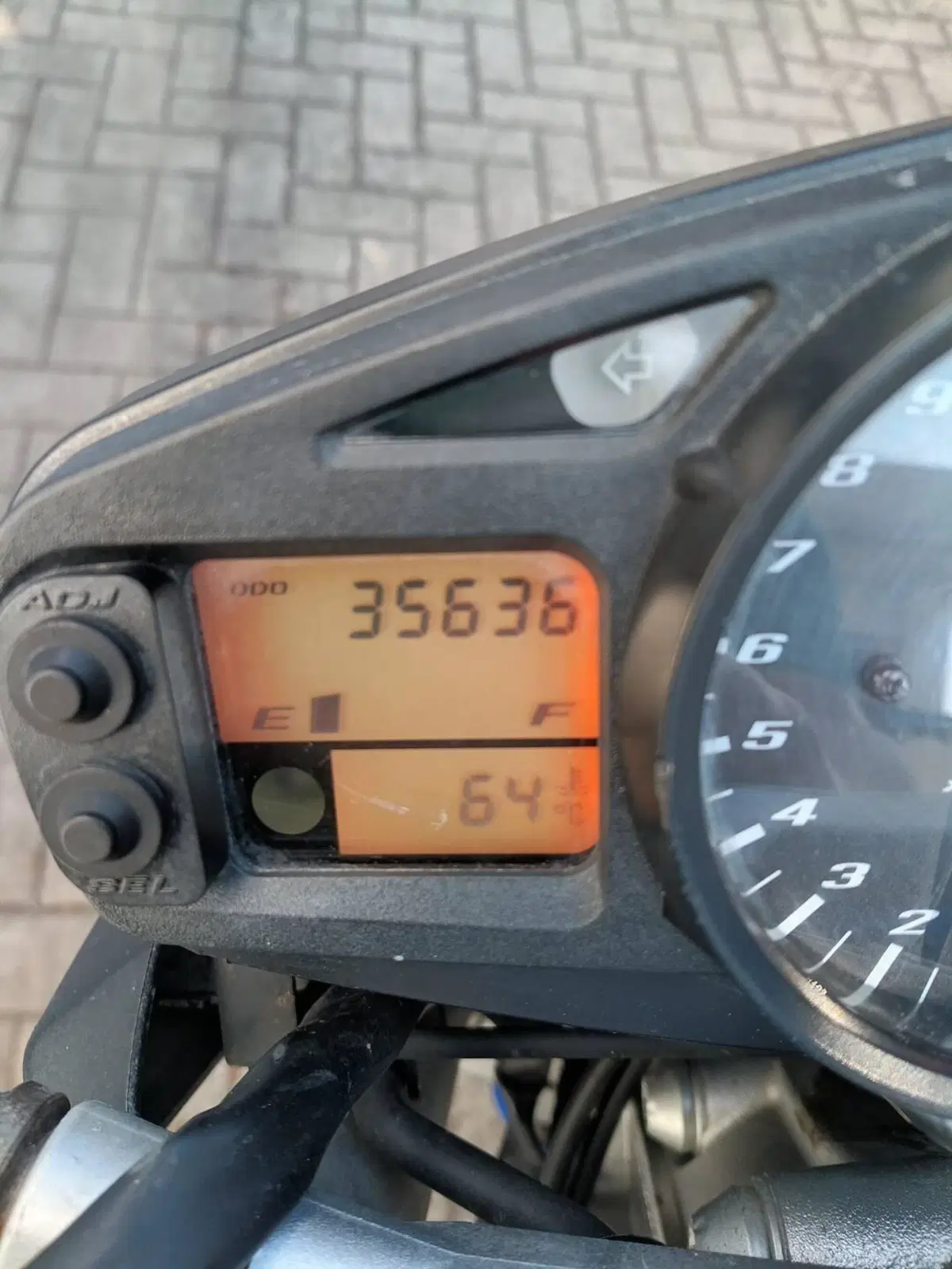 Suzuki GSR 600 (2006 - 11) (7)