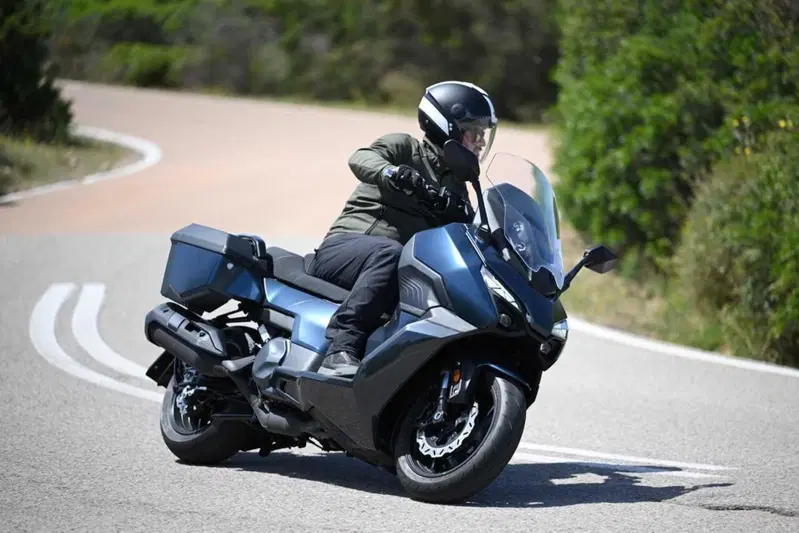 Il nuovo TTLBT bicilindrico da viaggio di SYM durante il nostro test