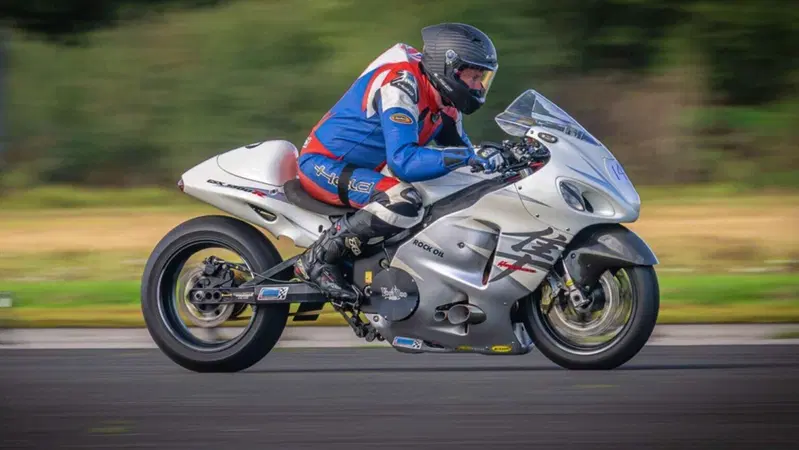 Il sogno diventa realtà: Talan Skeels-Piggins supera i 322 km/h su una Suzuki Hayabusa