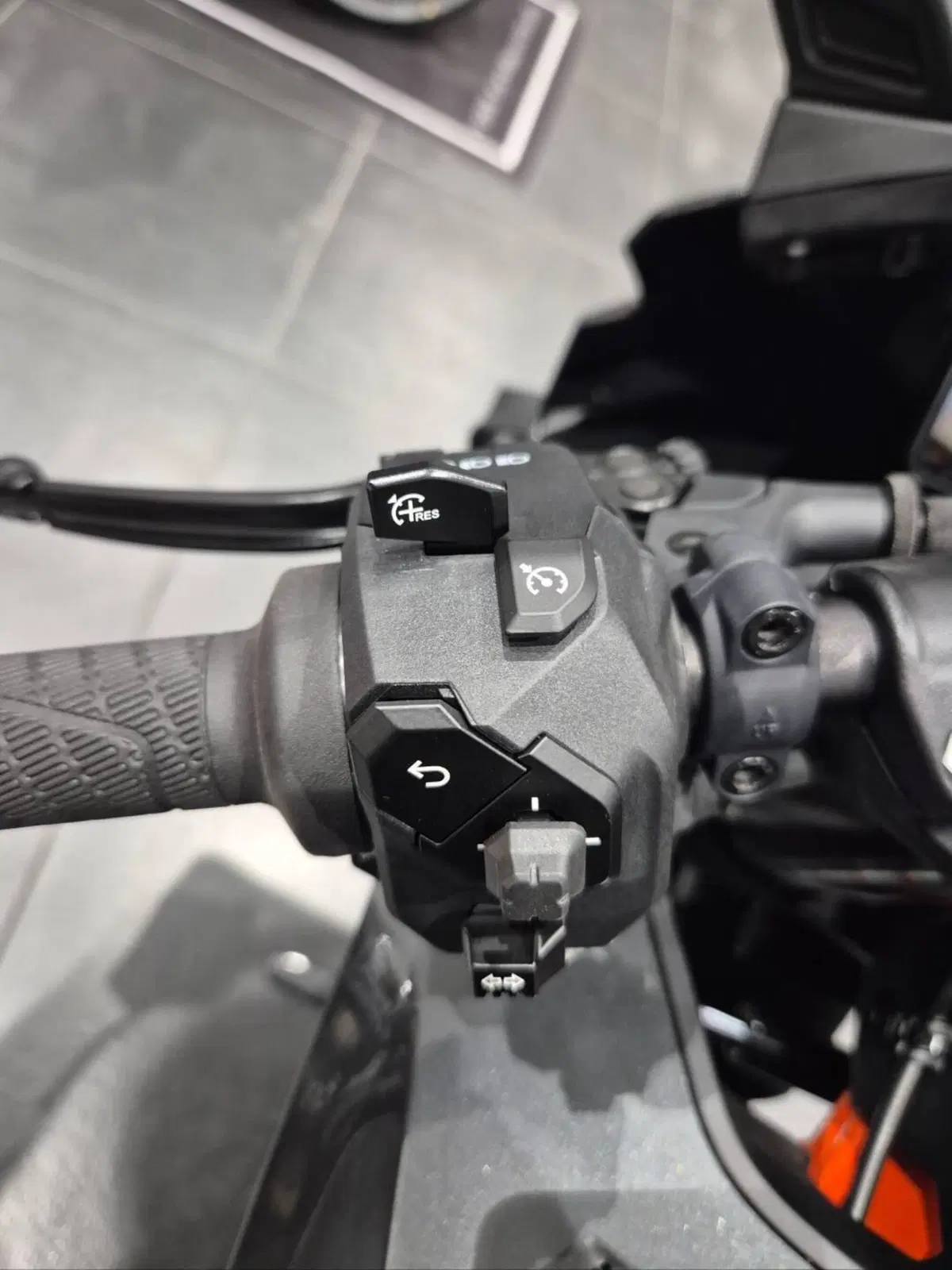 KTM 990 RC R (2026) (16)