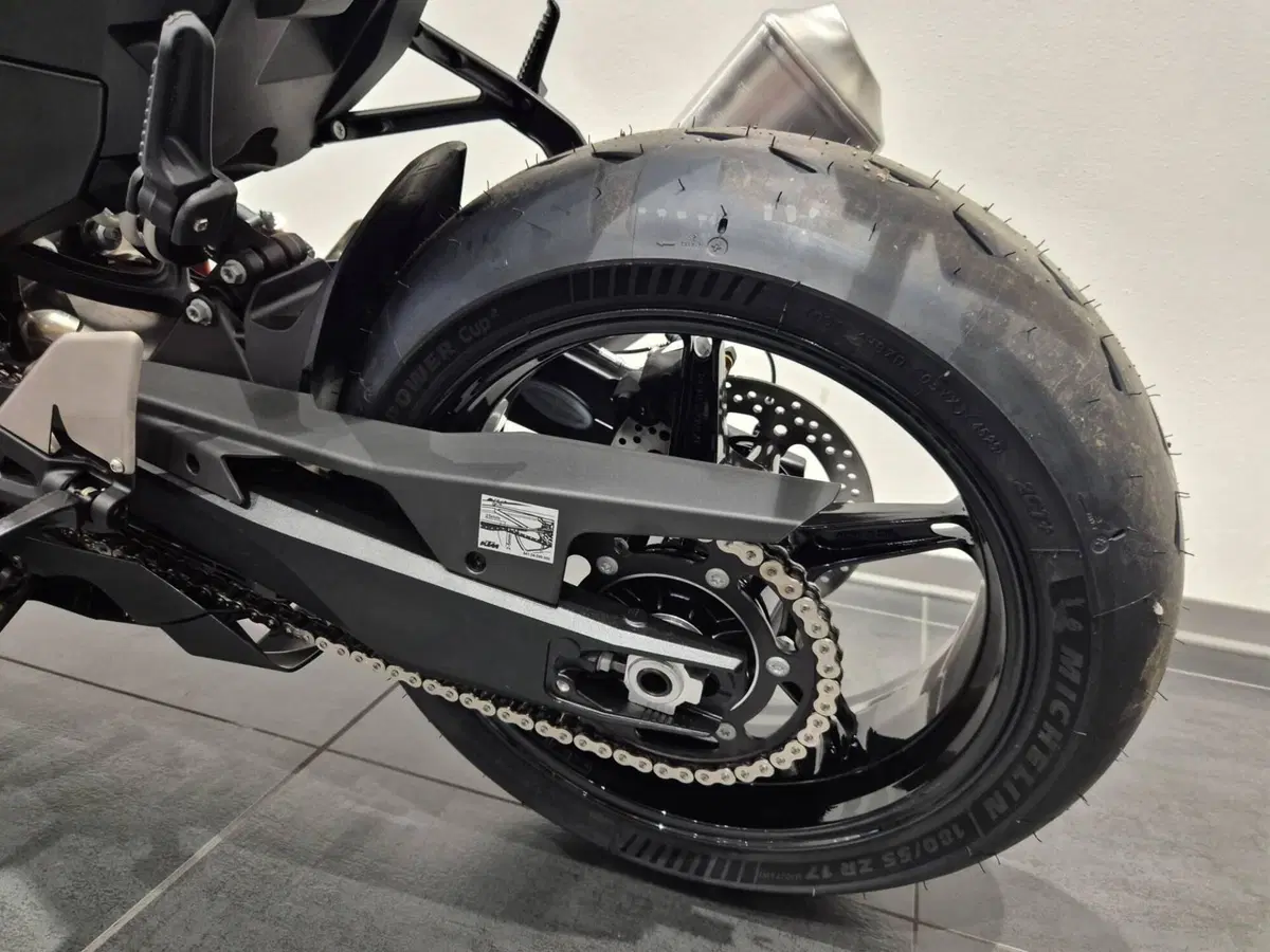 KTM 990 RC R (2026) (18)